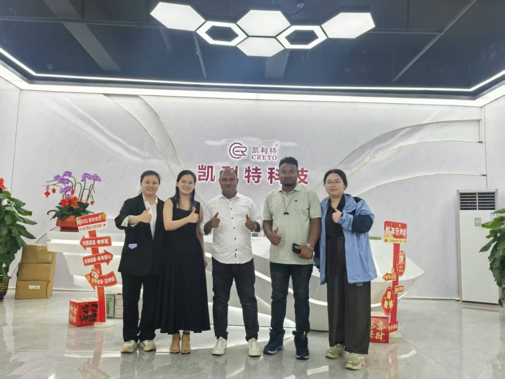 elius-mia-sultan-trading-abroad-5